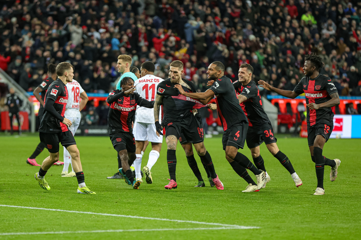 包含葆有无穷魅力,足球比赛场景异常激烈的词条 包含葆有无穷魅力,足球比赛场景异常激烈的词条