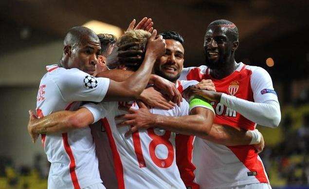 包含摩纳哥客场逼平对手，保持领先位置的词条