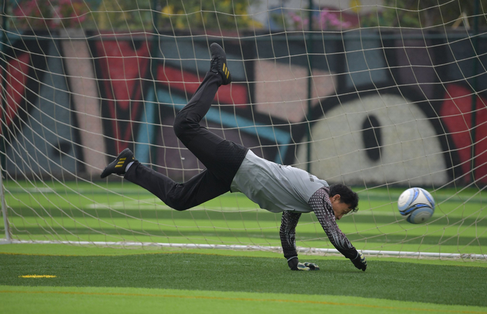 包含门将表现出色，关键扑救挽救球队颜面的词条